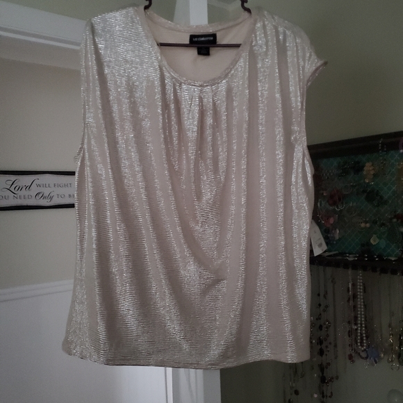 Gold cap sleeve blouse - Picture 2 of 3